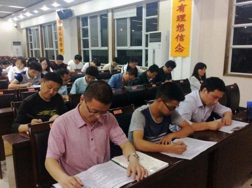 高考监考老师吃瓜,揭秘考场幕后趣闻